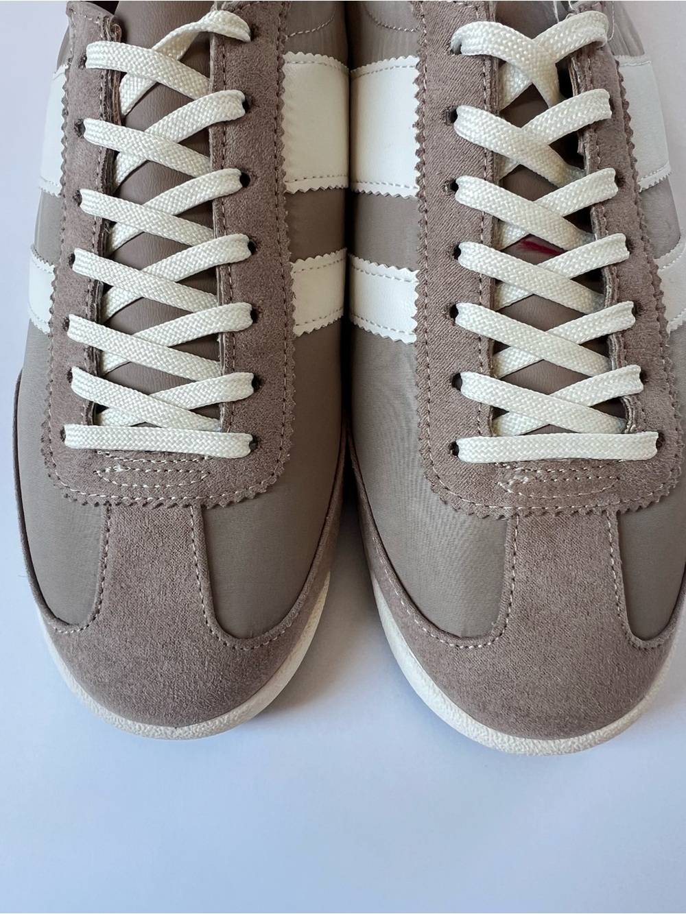Madden Girl Jumper Taupe & White Women's Retro Casual Trainer Sneakers SZ 8.5 - Picture 11 of 15